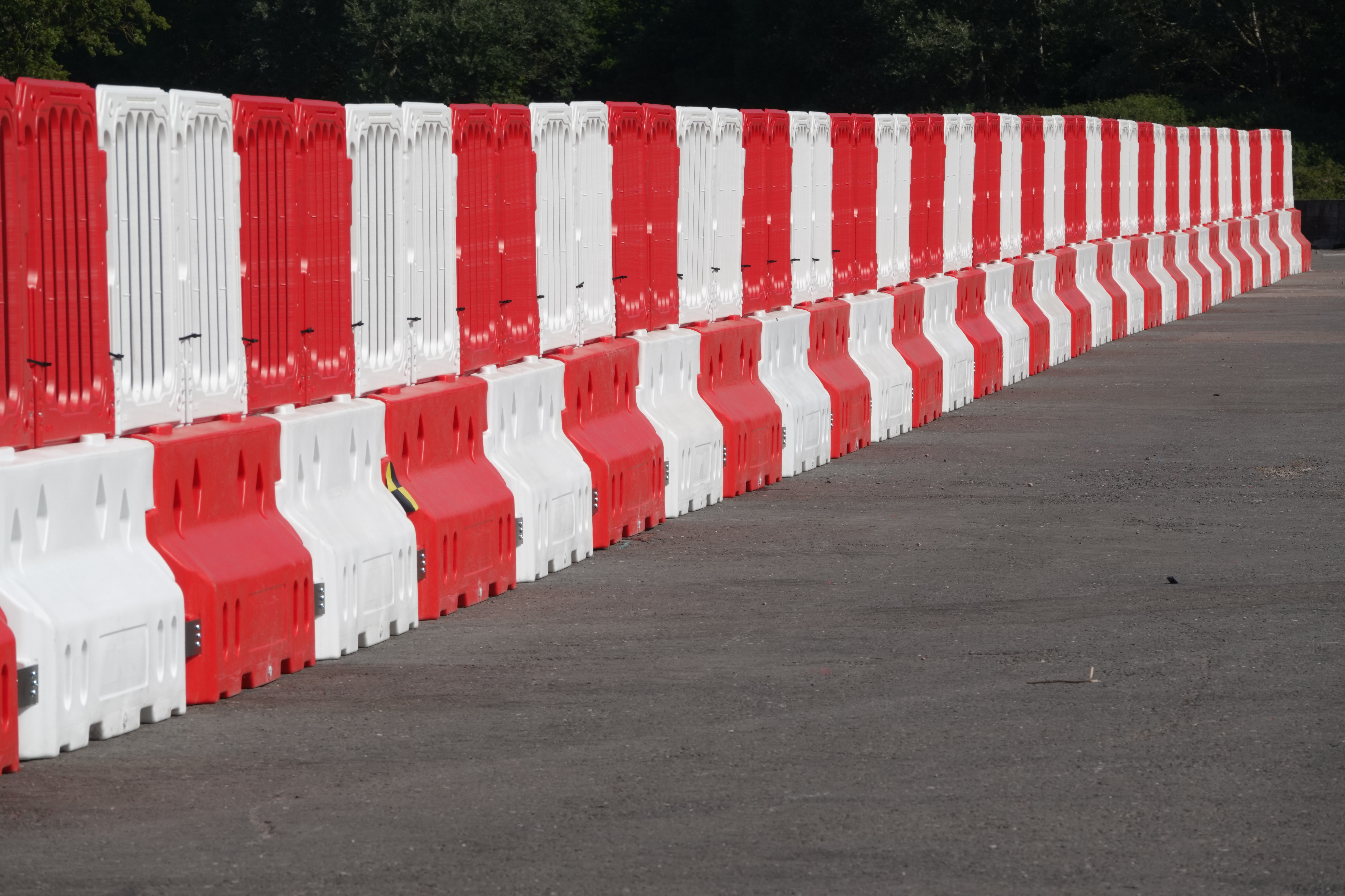 Defender 50 &ndash; Heavy Duty Crash Tested Barrier (up to 50 mph)