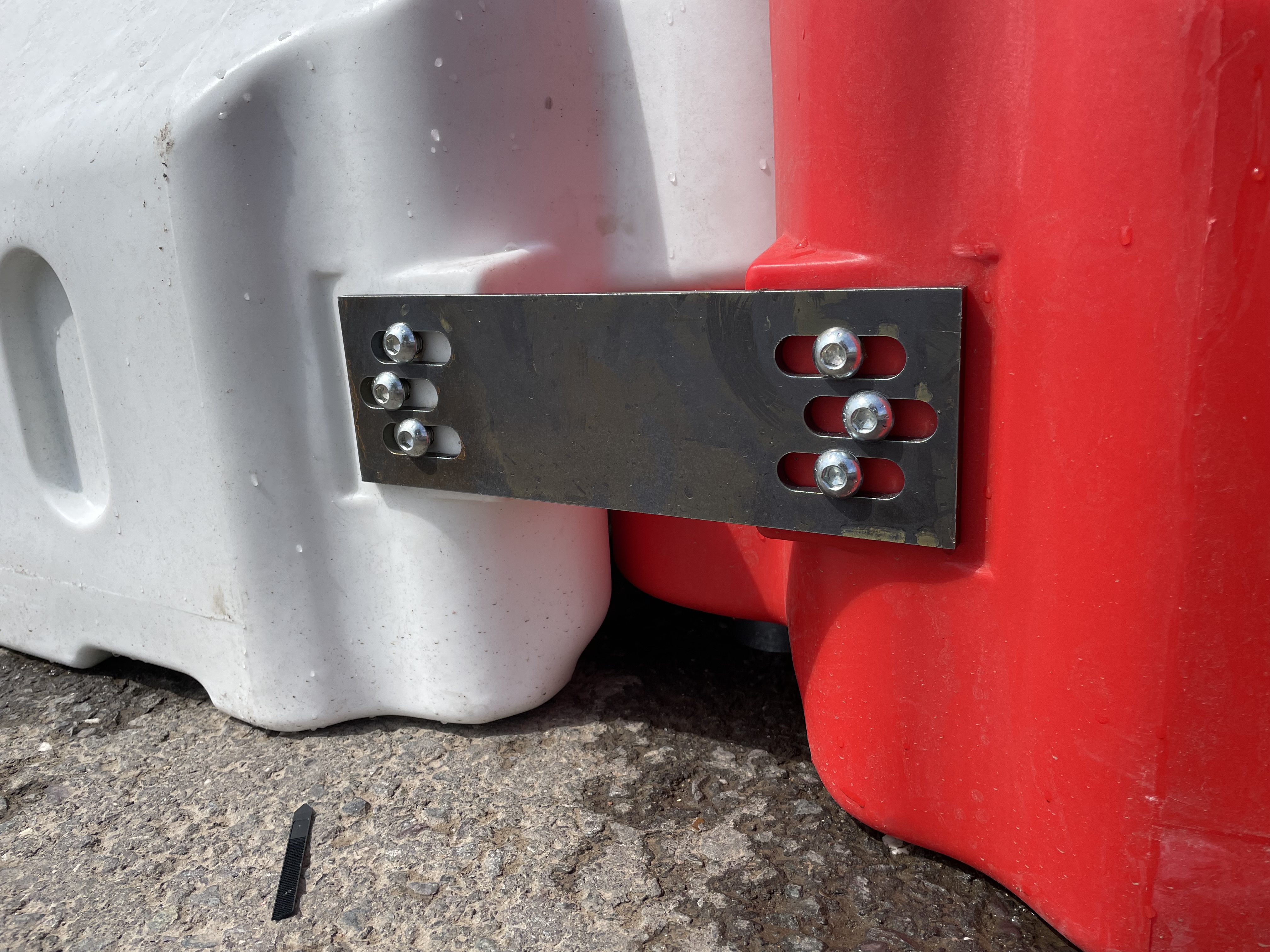 Defender 50 &ndash; Heavy Duty Crash Tested Barrier (up to 50 mph)